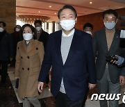 '정면충돌한 국민의힘' 윤석열의 행보는 어디로