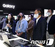 [CES2022]삼성전자 부스 찾은 정의선