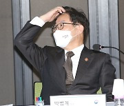 박범계, 본인 사건 맡은 남부지검 비공개 방문 논란