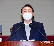 [포토]윤석열, "저 자신부터 각고의 노력으로 크게 바뀌겠다"