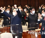 추경호, 국힘 의총서 '이준석 사퇴 결의' 제안.. 비공개 격론