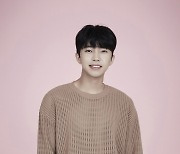 임영웅, OST도 완벽 접수 '사랑은 늘 도망가' 가온차트 2관왕 "3개월 연속 1위"