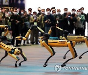 BTS 음악에 칼군무 추는 로봇..360도 회전묘기 보이는 퍼스널모빌리티(종합)