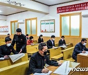 김정은 전원회의 결론 학습하는 평양 공장 일꾼들