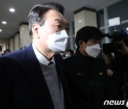 尹, '지옥철' 김포 골드라인 타고 출근.."교통망 확충 실감"(종합)