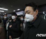 윤석열, 9호선 타고 여의도 출근