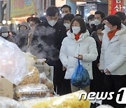 충남 천안중앙시장 찾은 안철수