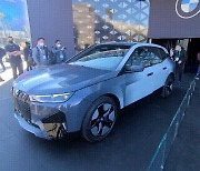 카멜레온처럼 車색이 변했다..옷 갈아입는 BMW[CES+]