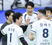 프로배구 우리카드, 2주 만에 꼴찌서 3위로 도약..7연승 질주