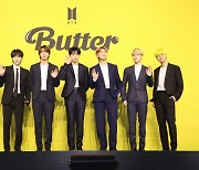 방탄소년단(BTS) '버터', 가온차트 연간 앨범 차트 1위 등극..300만장 육박
