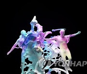 DDP 외벽에 펼쳐지는 리아킴의 춤..'서울라이트' 후속 쇼 공개