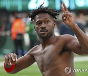 NFL 경기 도중 유니폼 벗고 나가버린 브라운, 결국 방출돼