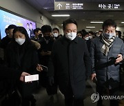 윤석열 지하철 타고 출근