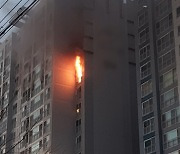 포항 고층아파트 화재 치솟는 불길