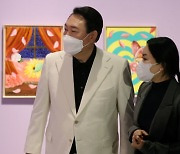 윤석열, '발달장애 예술인 특별전' 관람.."전시 기회 많아져야"
