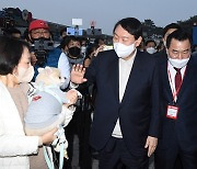 '1500만 반려인구 정조준'.. 윤석열, 반려동물 쉼터 확대 등 공약