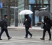 인천 흐리고 산발적 약한 눈·비.."빙판길 주의"