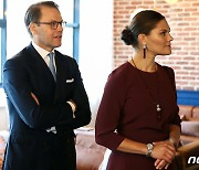 스웨덴 왕세녀, 코로나 재확진.."백신 완전 접종에도 돌파 감염"