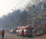 '건조한 날씨' 경남 산불 잇따라..입산자 실화 추정