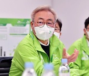 SK이노, CES 현장서 탄소중립 전략회의
