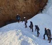 강원 빙벽 등반 잇단 추락 2명 사상..119산악구조대 구조훈련