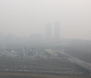수도권·충남 먼지 평소 3~4배..올해 첫 비상저감조치