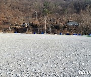 '연간 수십만명 방문' 충주 활옥동굴..주차장 포장 언제?