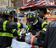 휴일 아침 뉴욕시 아파트서 대형 화재..19명 사망