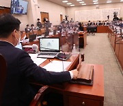 '고1부터 정당인' 정당법 법사위 통과..내일 본회의 상정