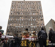 "뉴욕서 최악의 화재 중 하나"..아파트 대형화재로 19명 사망