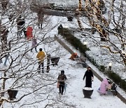 코로나19 오미크론 변이 확산 속 '우려반 기대반'