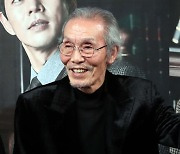 韓배우 최초로 골든글로브 거머쥔 '깐부 할아버지'