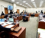 국회 법사위 '구속·압수수색 때 영장사본 교부' 형사소송법 통과