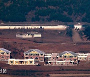 북한 "통제위주 방역에서 선진·인민적 방역으로"..봉쇄 완화는 언제