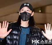 김연경 '3시간 지연 도착에도 반가운 손인사' [MK포토]