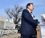 [헤럴드pic] 질의응답하는  윤석열 국민의힘 대선 후보