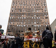 뉴욕서 '최악의 화재'.. 어린이 포함 19명 숨져