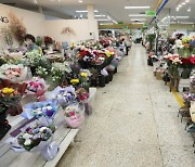꽃값 폭등에..동네 꽃집 "도·소매 분리" Vs 소비자 "편익 증진"