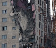광주 아파트 외벽 붕괴 사고에 고용부 "사고수습과 원인조사 착수"