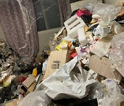 20대 여성들 원룸에 '산더미 쓰레기'..바닥에 구겨진 이력서