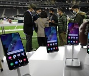 삼성 보급형폰 '갤S21 FE' 글로벌 출시.."중국폰 넘어 전작 흥행 이어갈까"