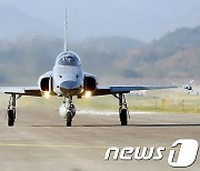 공군 F-5E 전투기 1대 추락.."조종사 탈출 여부 확인 중"(2보)
