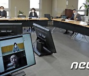 교육현장 오미크론 대응 논의하는 유은혜 부총리와 전문가들