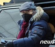 한국인 최초 골든글로브 수상한 오영수..'연극 무대로'