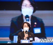 신년덕담 하는 임혜숙 장관