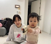 '사업가♥' 최희, 딸과 놀아주다 넋 나간 엄마..홍현희 "표정 예사롭지 않아"