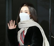 [포토] 장혜진, '순백의 손인사'