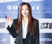 "배우 이채영, 동물 상습 파양"VS"법적 대응"