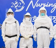 [포토]코로나19 현장에서 뛰는 간호사들 만난 윤석열