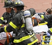 [이 시각] 뉴욕 아파트 큰불로 19명 사망, "뉴욕 최악의 화재 중 하나"